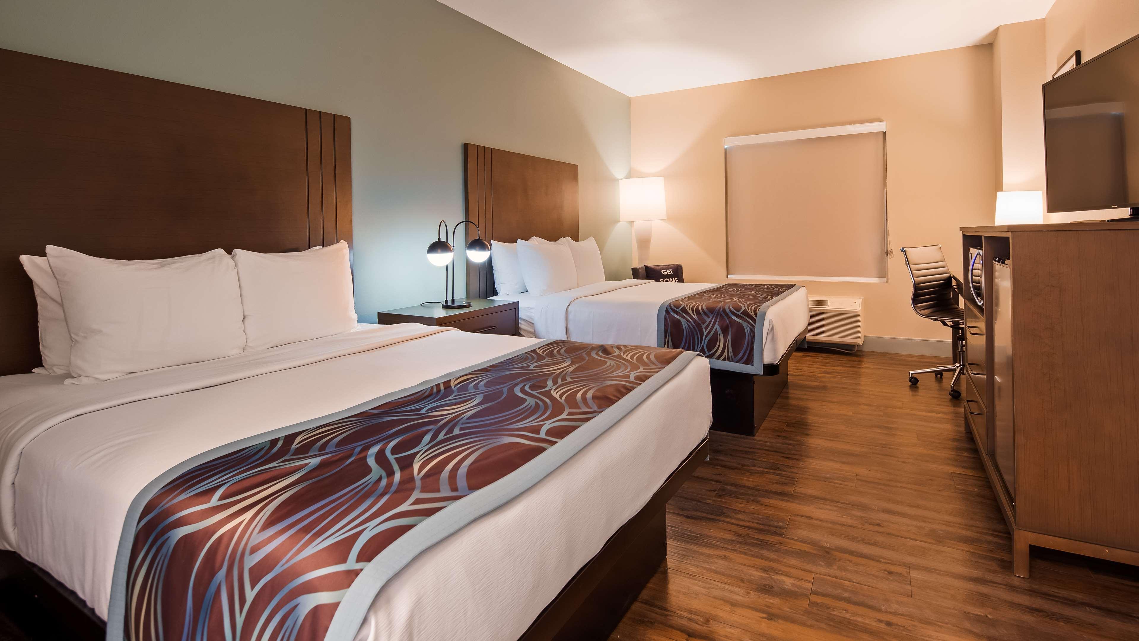 Western Hills Hotel 3*