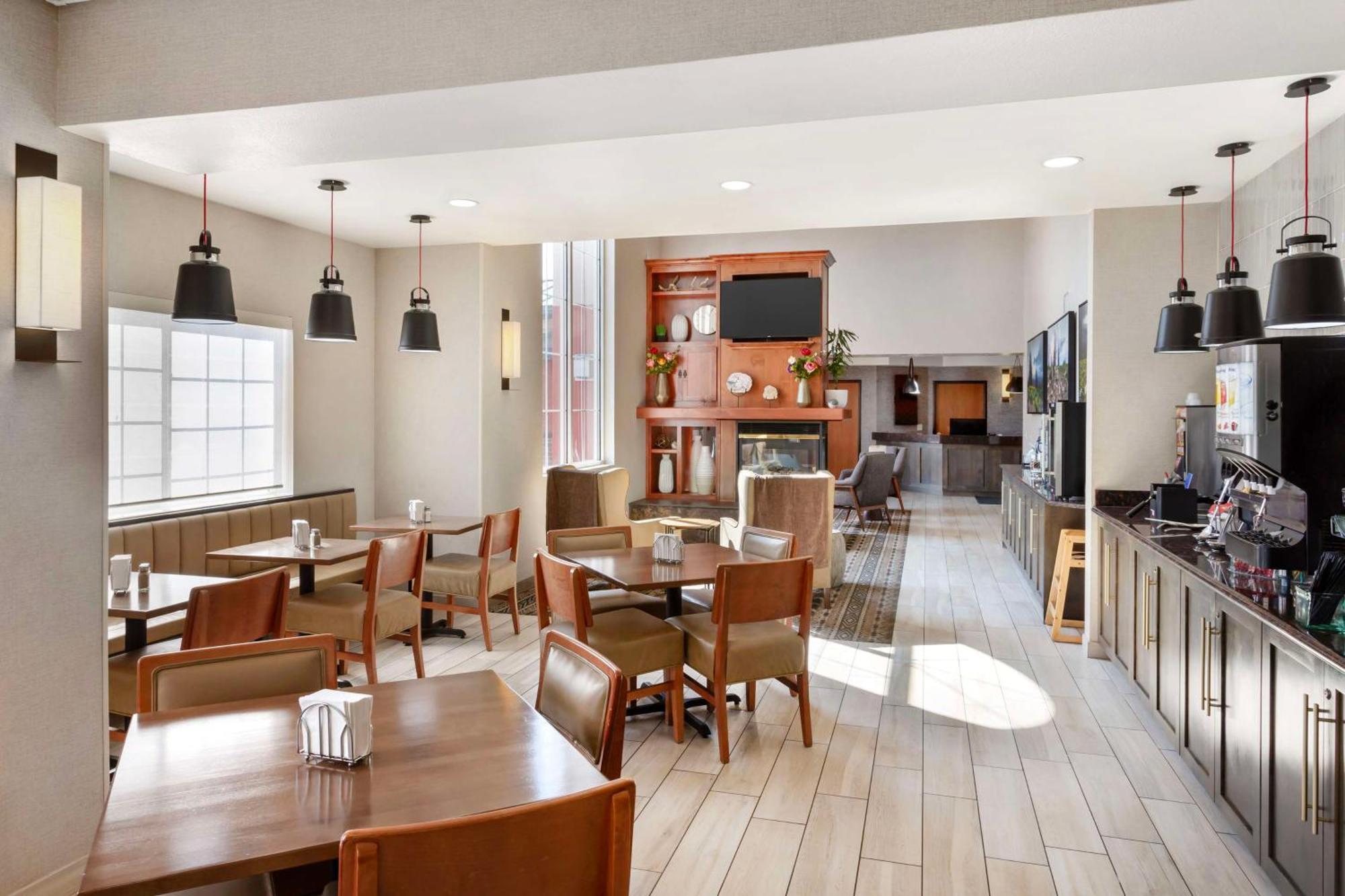 Hotel Western Hills 3*