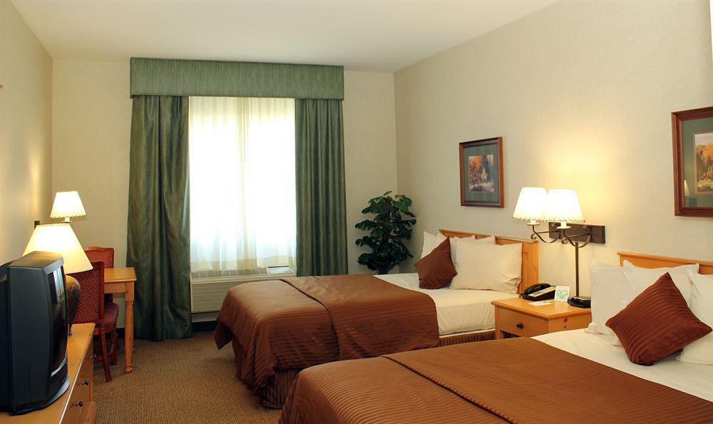 Western Hills Hotel 3*